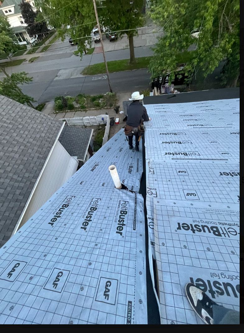 Roofing: In Progress & Completed project photo