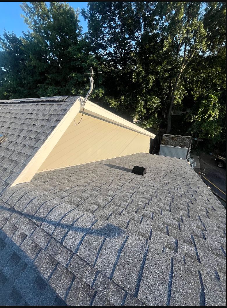 Roofing: In Progress & Completed project photo