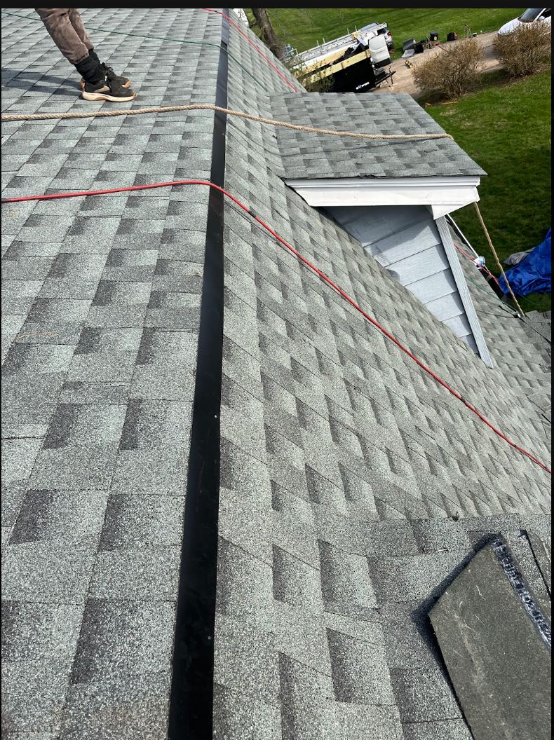 Roofing: In Progress & Completed project photo